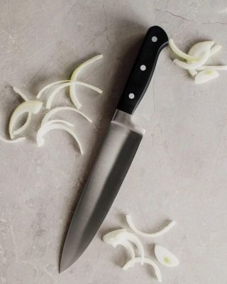 Ostrý tip na dárek k Vánocům? 🎁 Hladký řez, jistota v ruce a přesný pohyb po prkénku. Nůž JustCut vám padne do ruky tak...